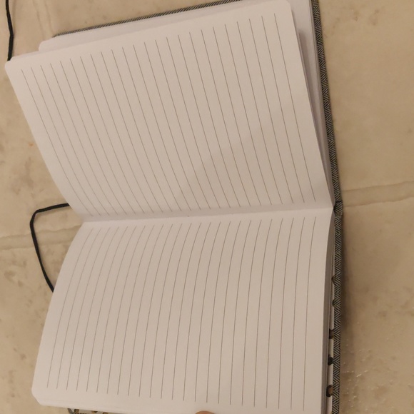 New! 1 ruled journal and 1 pack of felt tip black ink fine point (0.5mm) pens - Picture 4 of 11